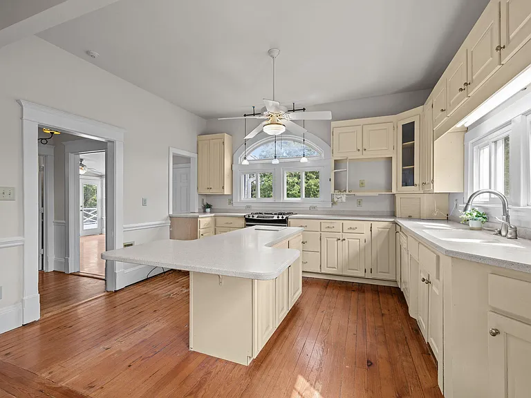 504 Parks Village Rd — Photo 18