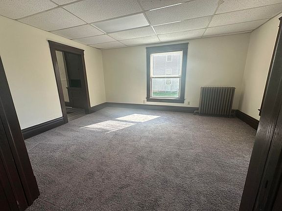 3rd image of 127 W Poplar St #1