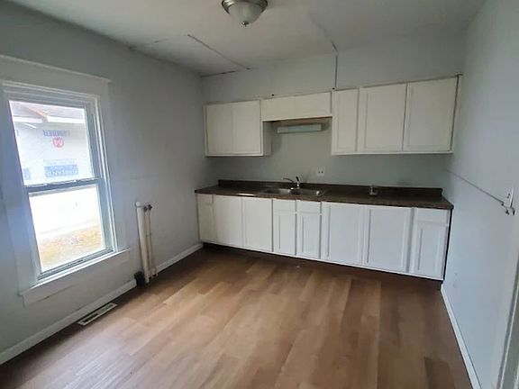 3rd image of 3558 Denver Ave