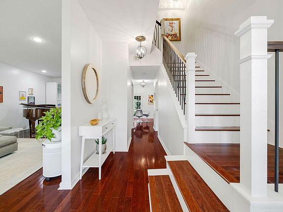 3rd image of 604 Augusta Dr #604