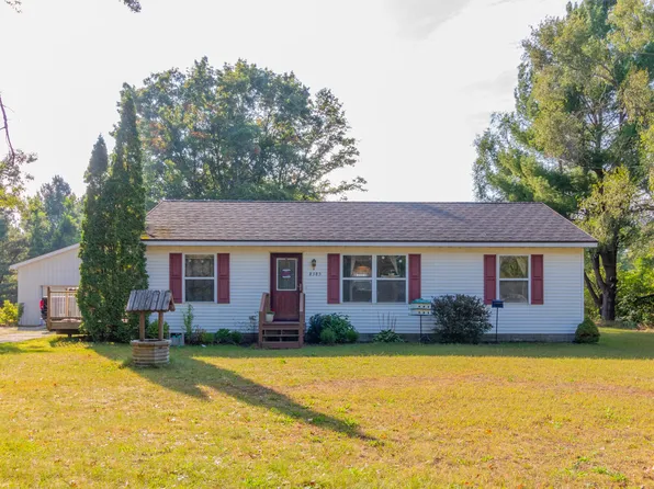 8385 Garbow Rd, Howard City, MI 49329