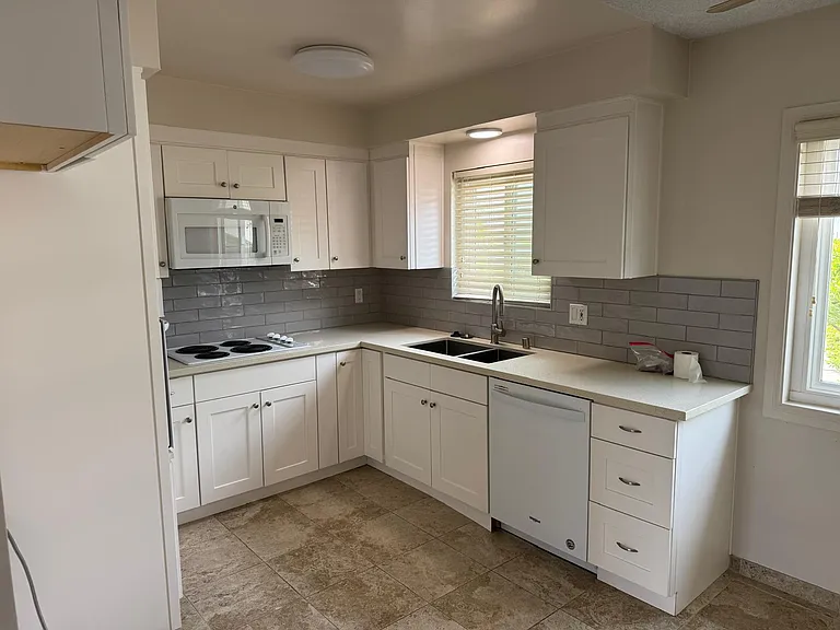 21015 Wood Ave #B — Photo 6