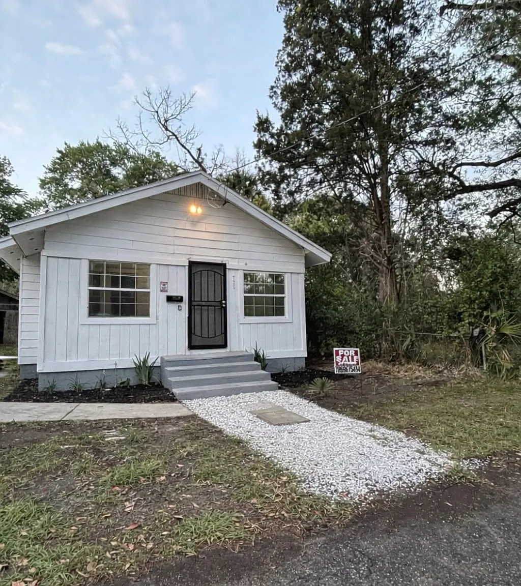 3 bed, 1080 sqft, $1,600 — Photo 1
