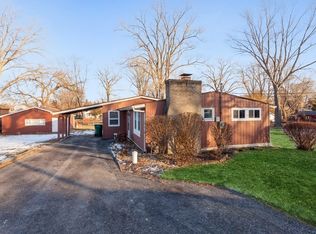1327 Round Lake Dr, Round Lake Beach, IL 60073