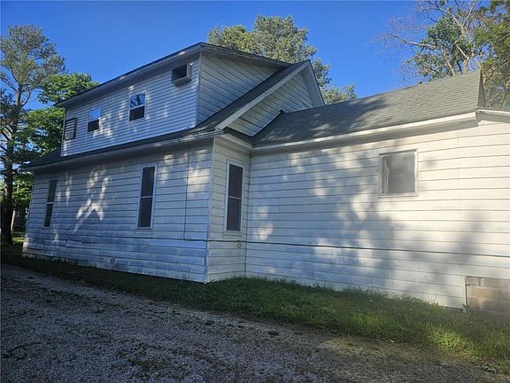 2nd image of 303 W Park St