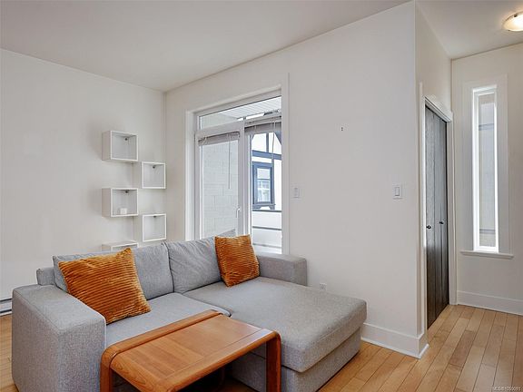 4th image of 1022 Fort St #203