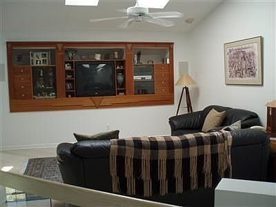5th image of 276 S Bayshore Dr