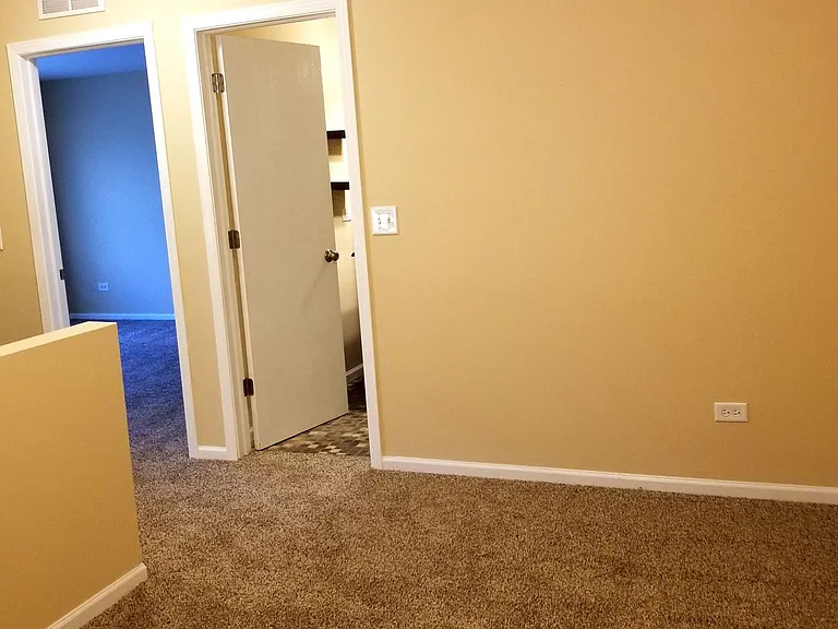 1126 Clover Dr — Photo 12