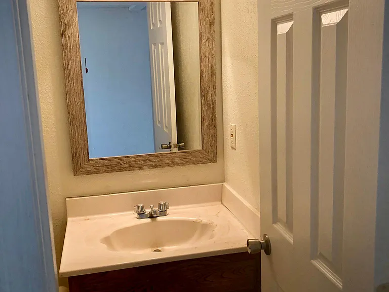 1832 NE Knollbrook Pl — Photo 5