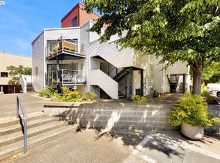 920 NW Naito Pkwy APT J18, Portland, OR 97209
