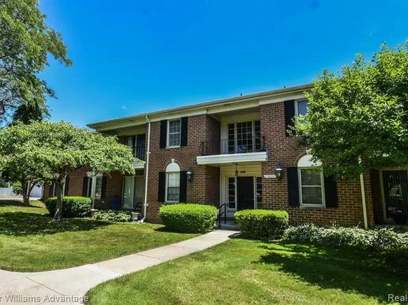 29628 Middlebelt Rd Unit 1702, Farmington, MI 48334