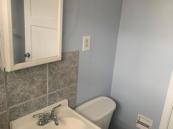 5th image of 175 Lakeside Ave #B