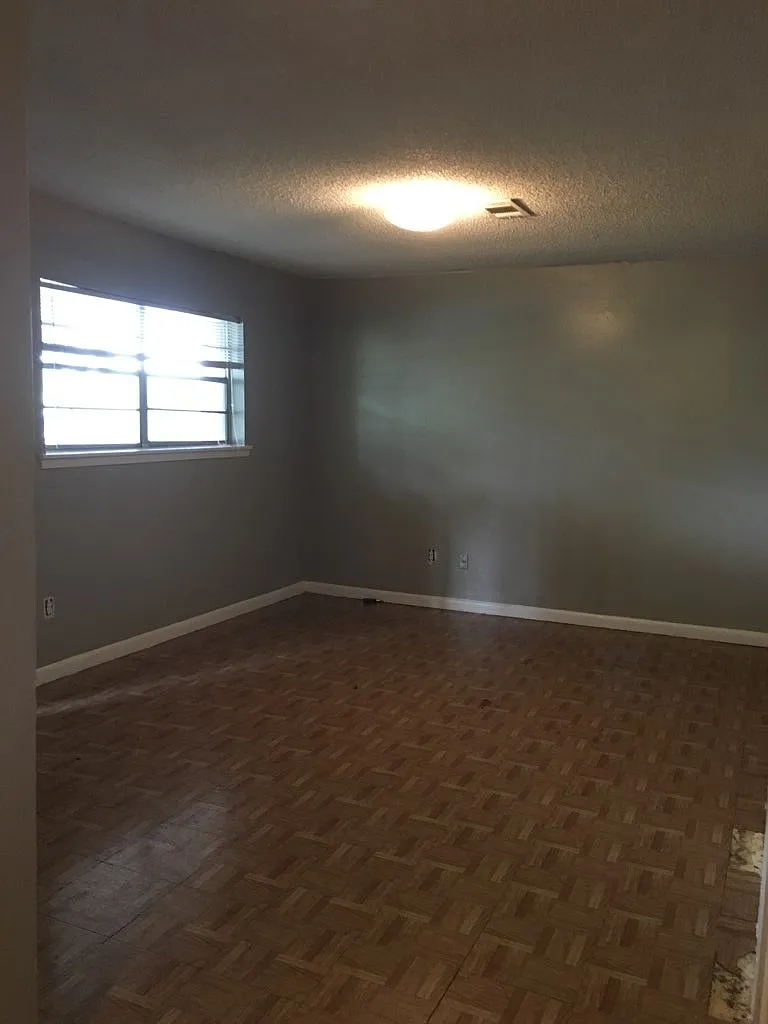 Switzer — Photo 4