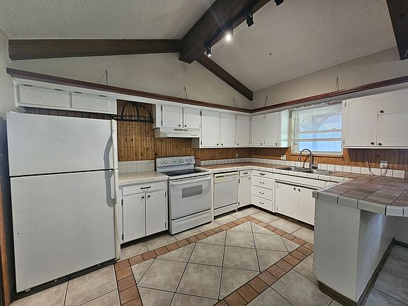 5th image of 421 NW 73rd St