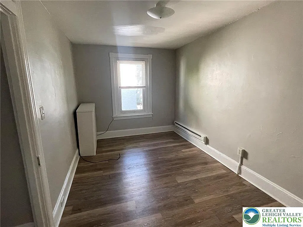 1 bed, 1.0 bath, 600 sqft, $1,150 — Photo 2