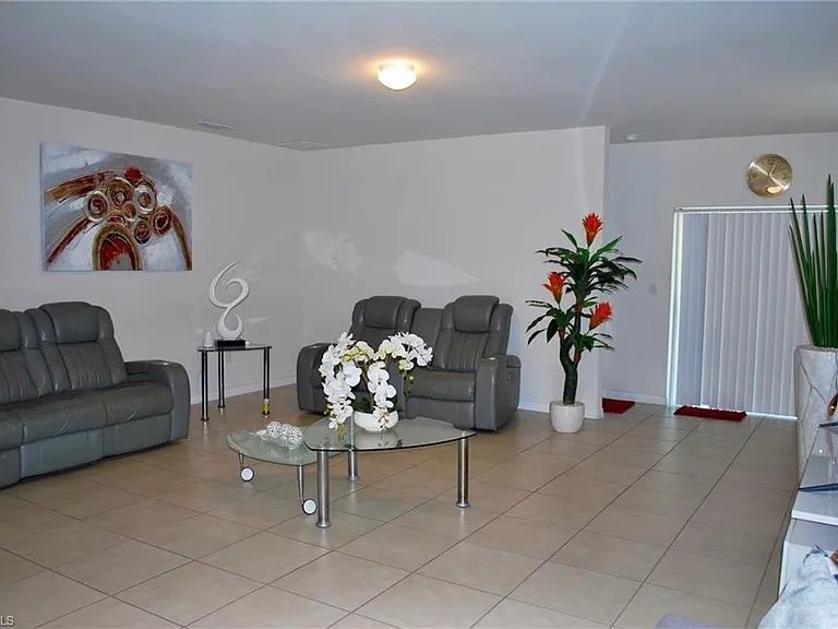 1217 Santa Barbara Blvd N — Photo 11