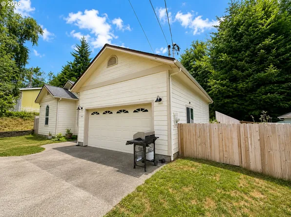 644 9th Ave, Coos Bay, OR 97420