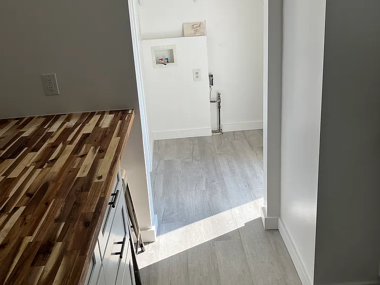 1212 Valley St — Photo 9