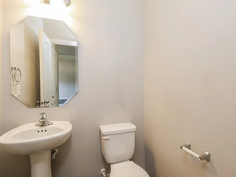1521 Waylon Ave — Photo 16