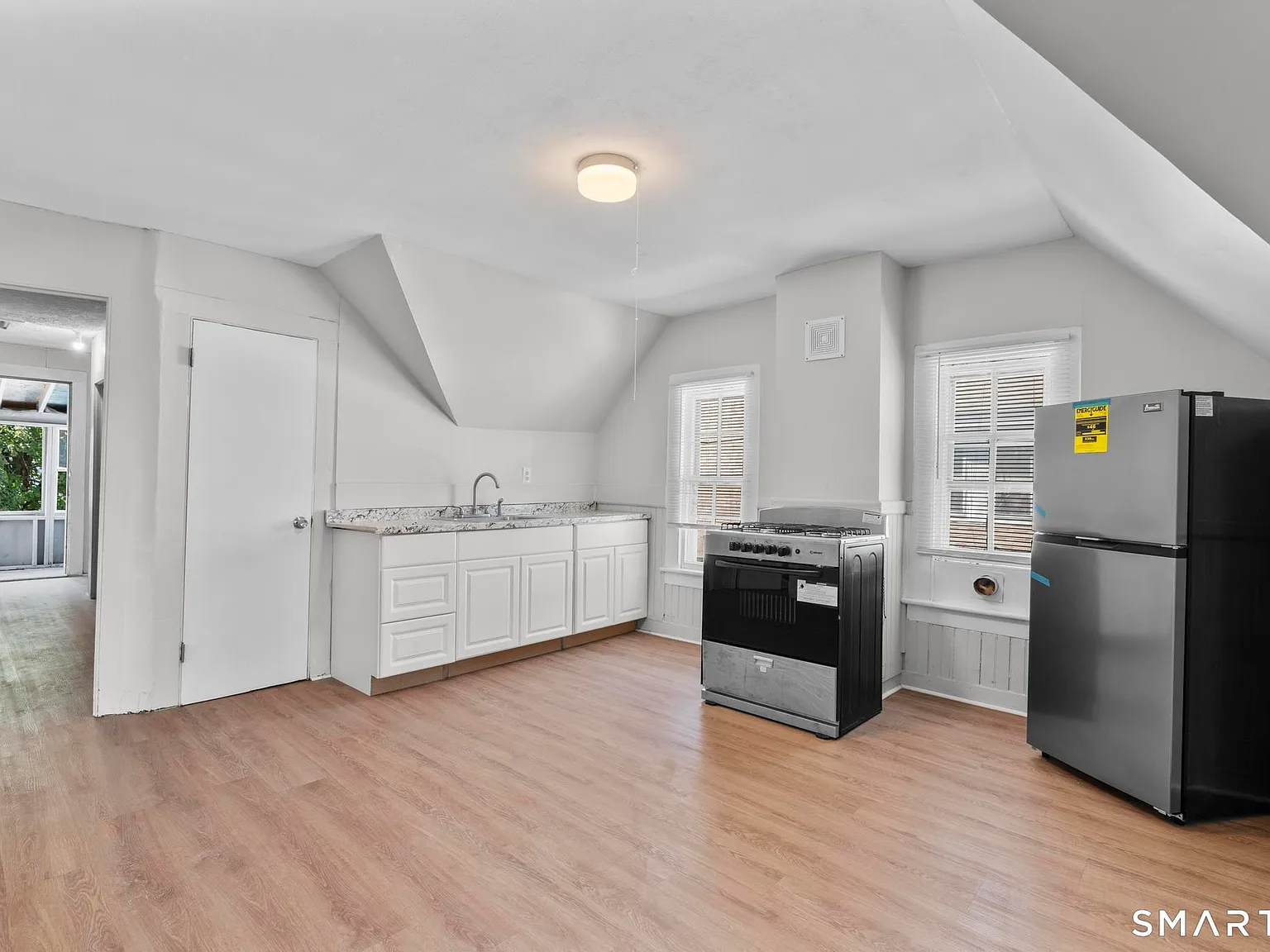 2 bed, 1.0 bath, 4294 sqft, $1,495 — Photo 4