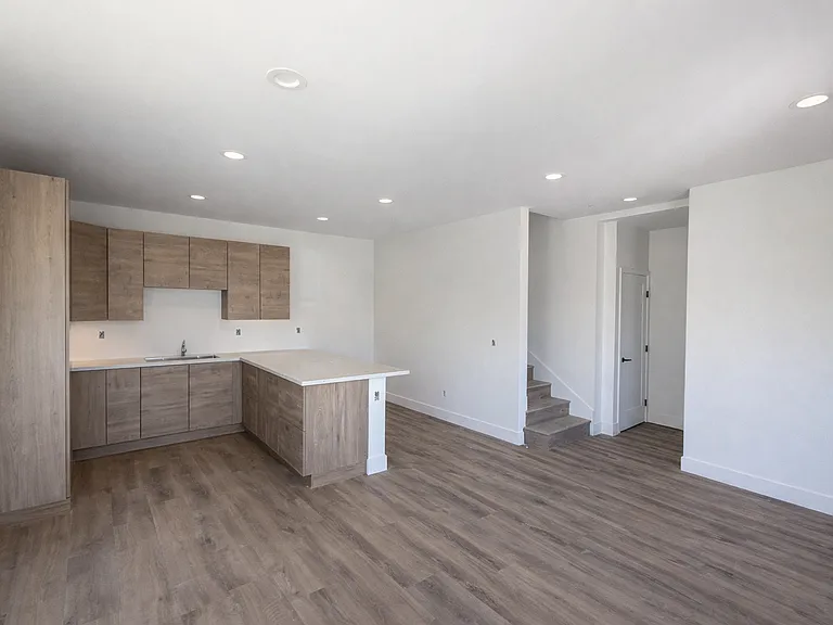 2139 Balboa Ave — Photo 2