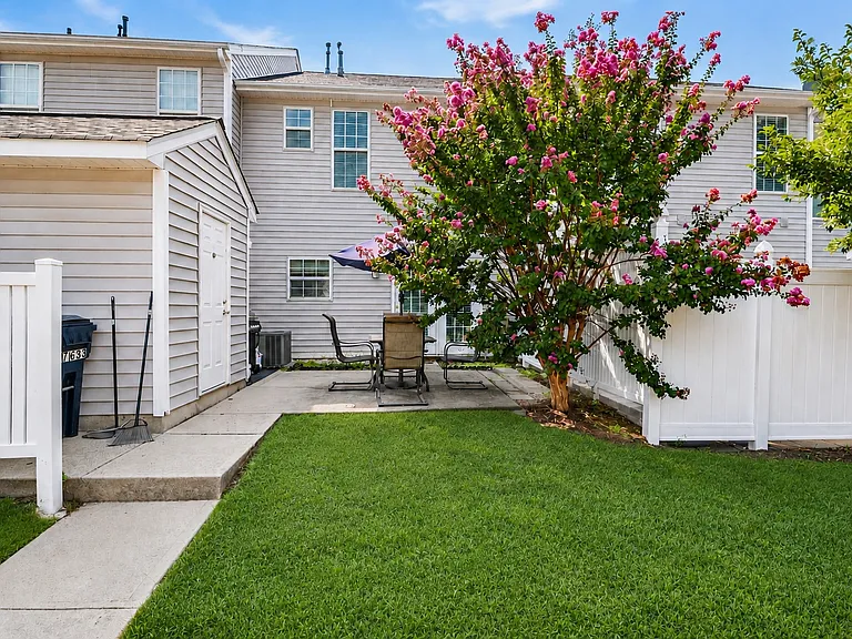 17633 Delmas Dr — Photo 24