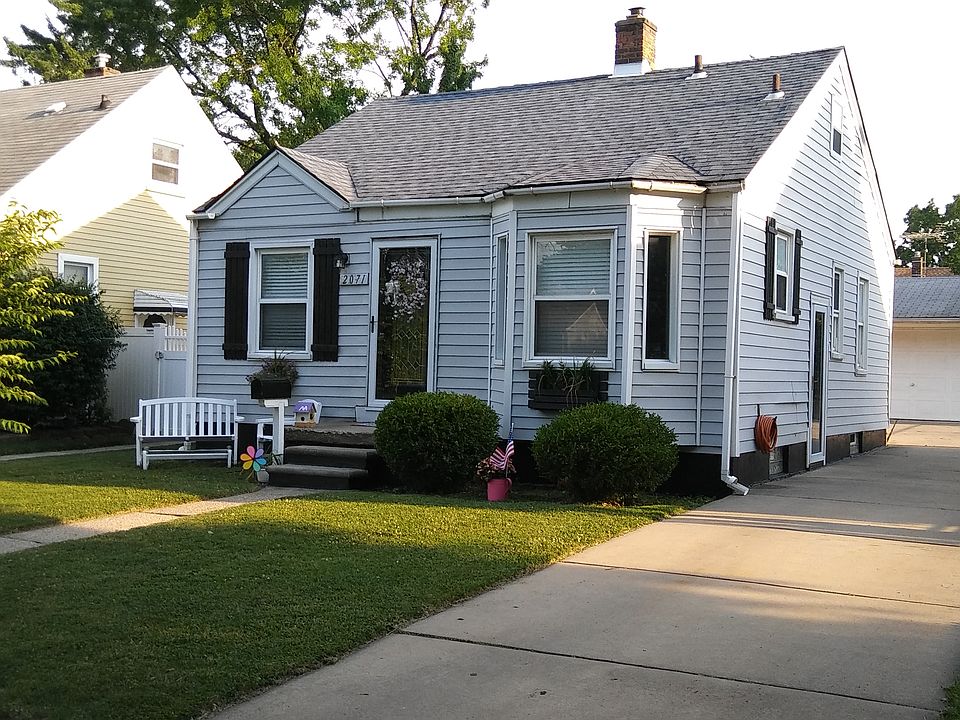 1st image of 2071 Regina Ave