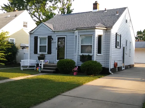 2071 Regina Ave, Lincoln Park, MI 48146