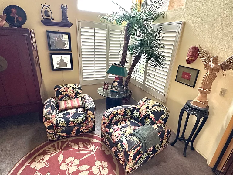 Living room corner - you have full access, I hardly use it