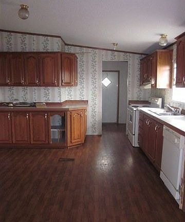 3rd image of 6565 Daisy Dr