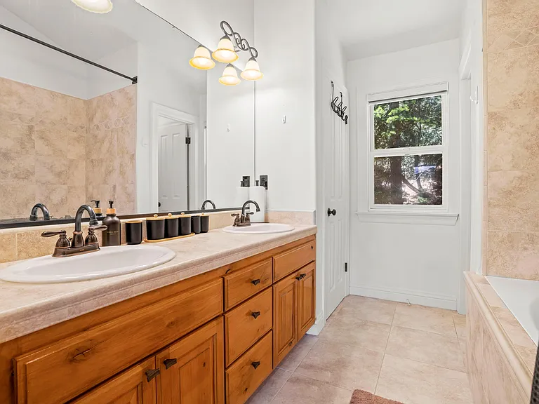 24599 Geneva Dr — Photo 12
