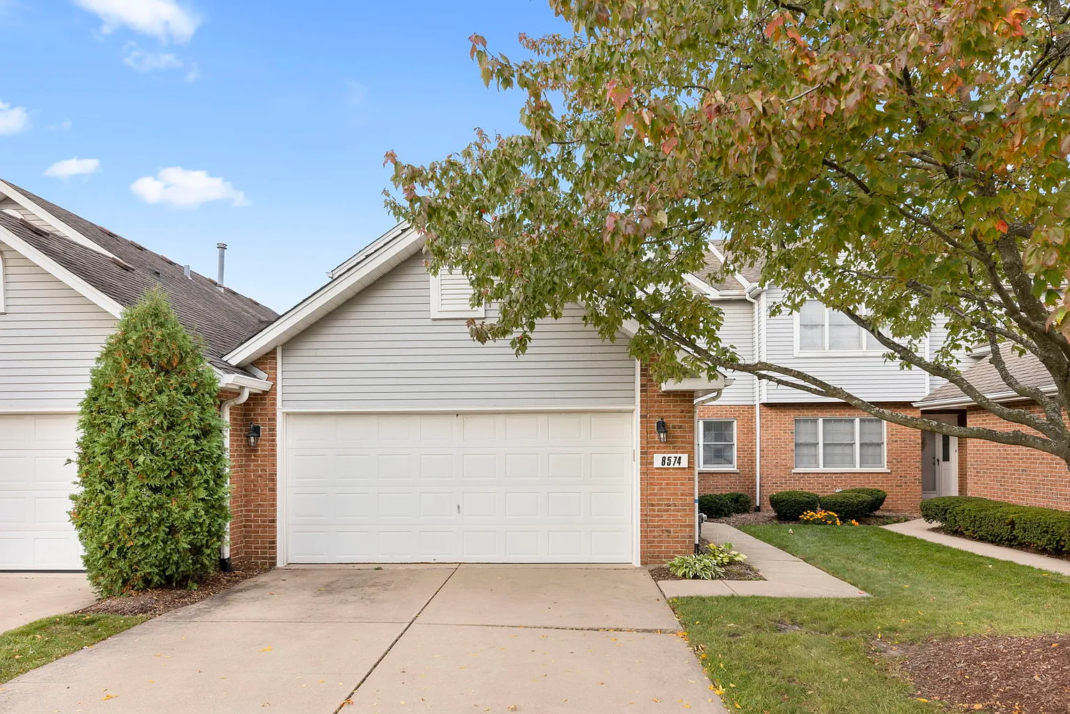 8574 Sandalwood Dr photo 1