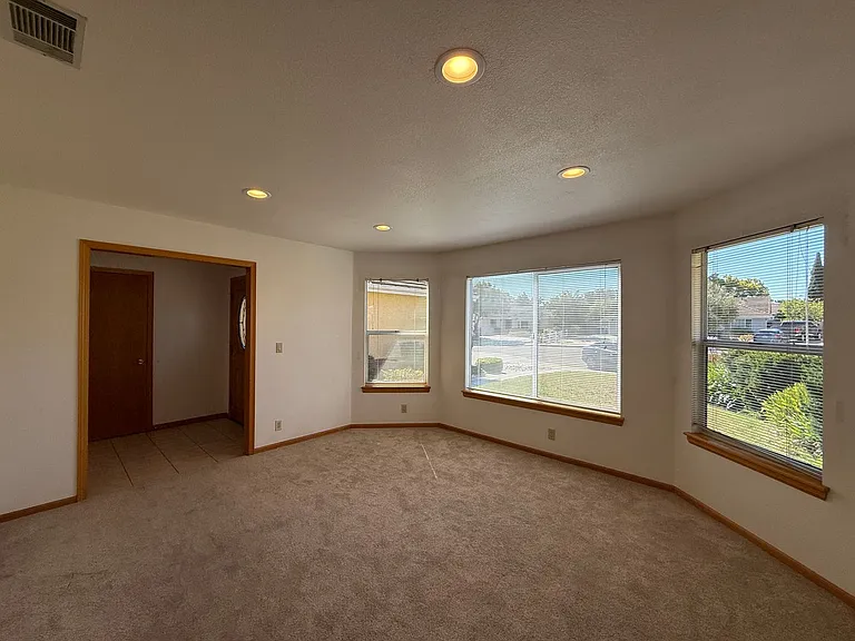 1470 Mercer Ct — Photo 8