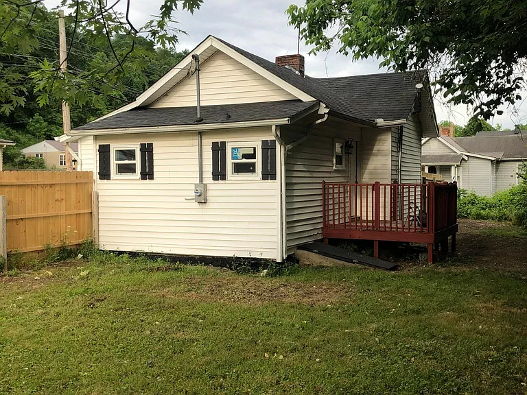 1521 Harvey Rd — Photo 3