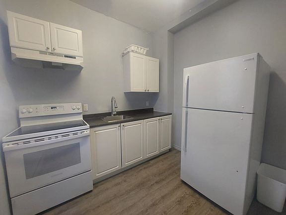 2nd image of 814 Wellington St E #2