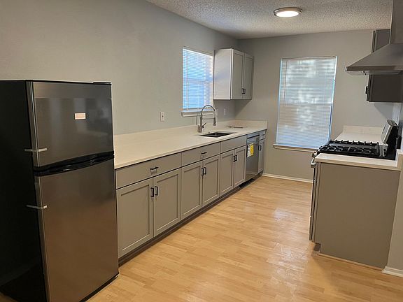 4th image of 1418 Alma Dr