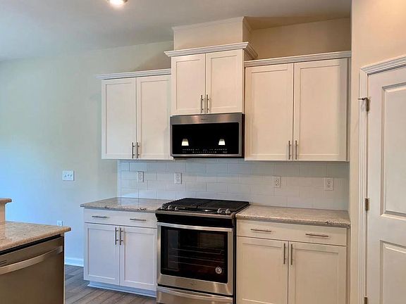 2nd image of 126 Eagleson St