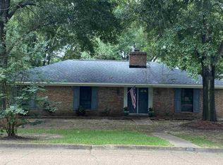 409 Trailwood Dr, Clinton, MS 39056