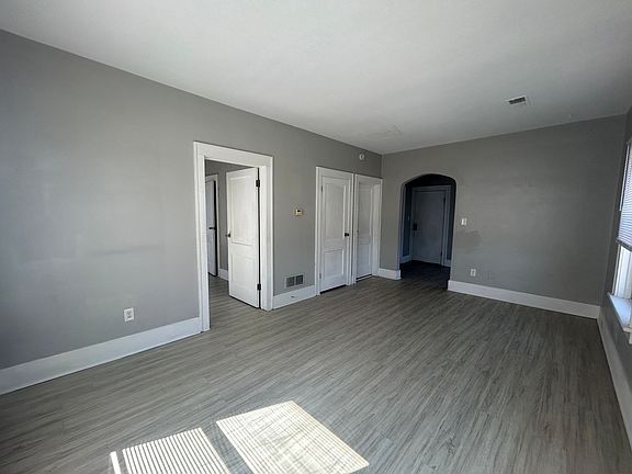 4th image of 406 Oak St APT 3