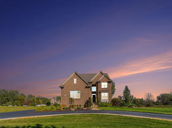 27464 Green Valley Dr, New Hudson, MI 48165