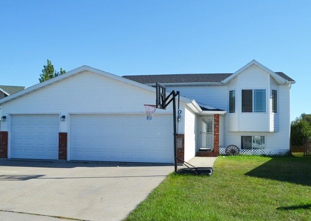 1st image of 953 39th Ave W