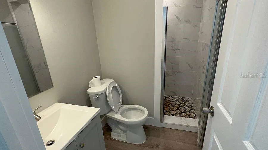 2 bed, 1.0 bath, 450 sqft, $1,600 — Photo 4