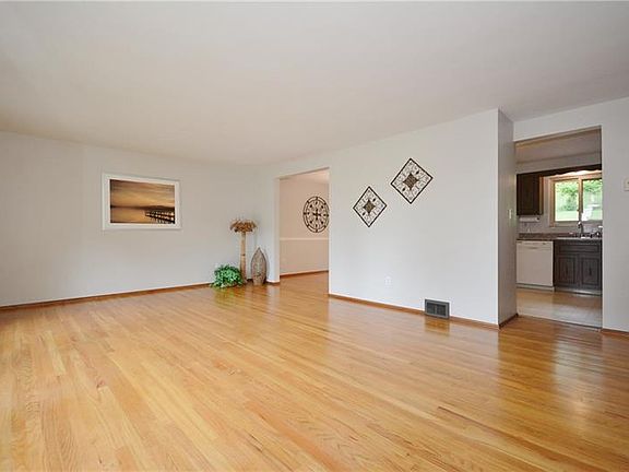 5th image of 2447 Tanglewood Dr