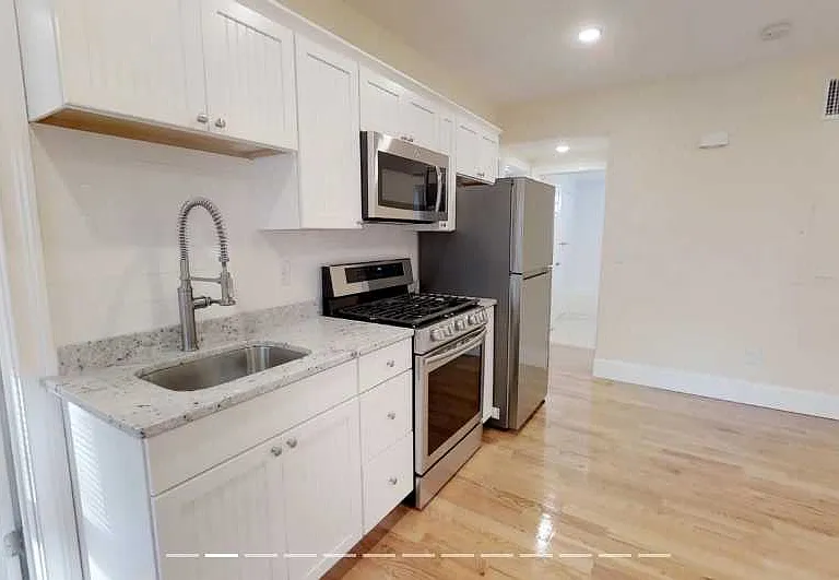 Cambridgepark Dr — Photo 2