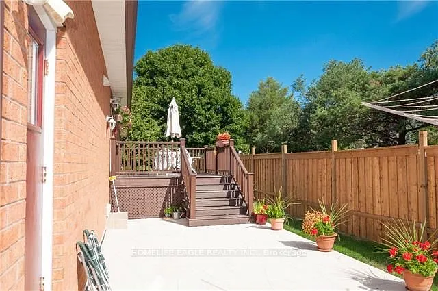 19 Schomberg Rd — Photo 3
