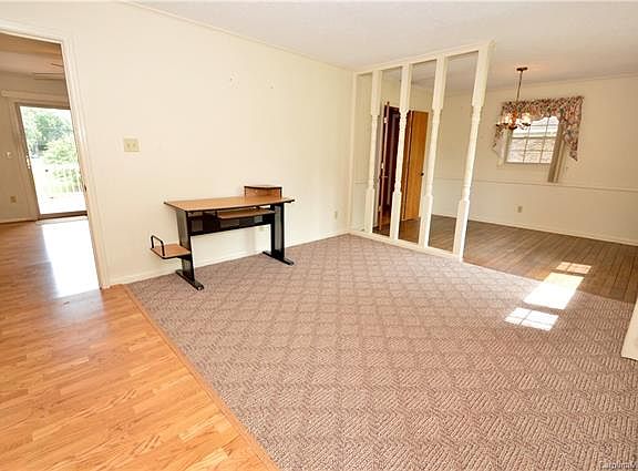 4th image of 1220 Landsdowne Dr