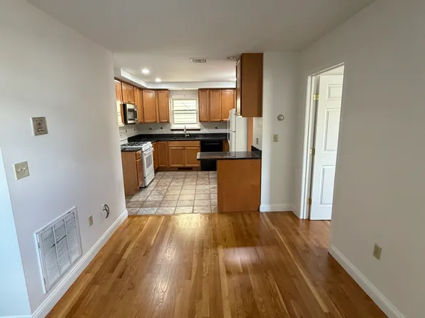 3 8th St APT 1, Cambridge, MA 02141