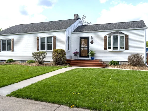 524 S 2nd St, La Crescent, MN 55947