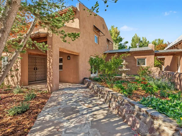 224 Simpson St, Taos, NM 87571