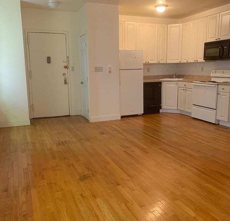 1st image of 370 W 116th St APT 2B